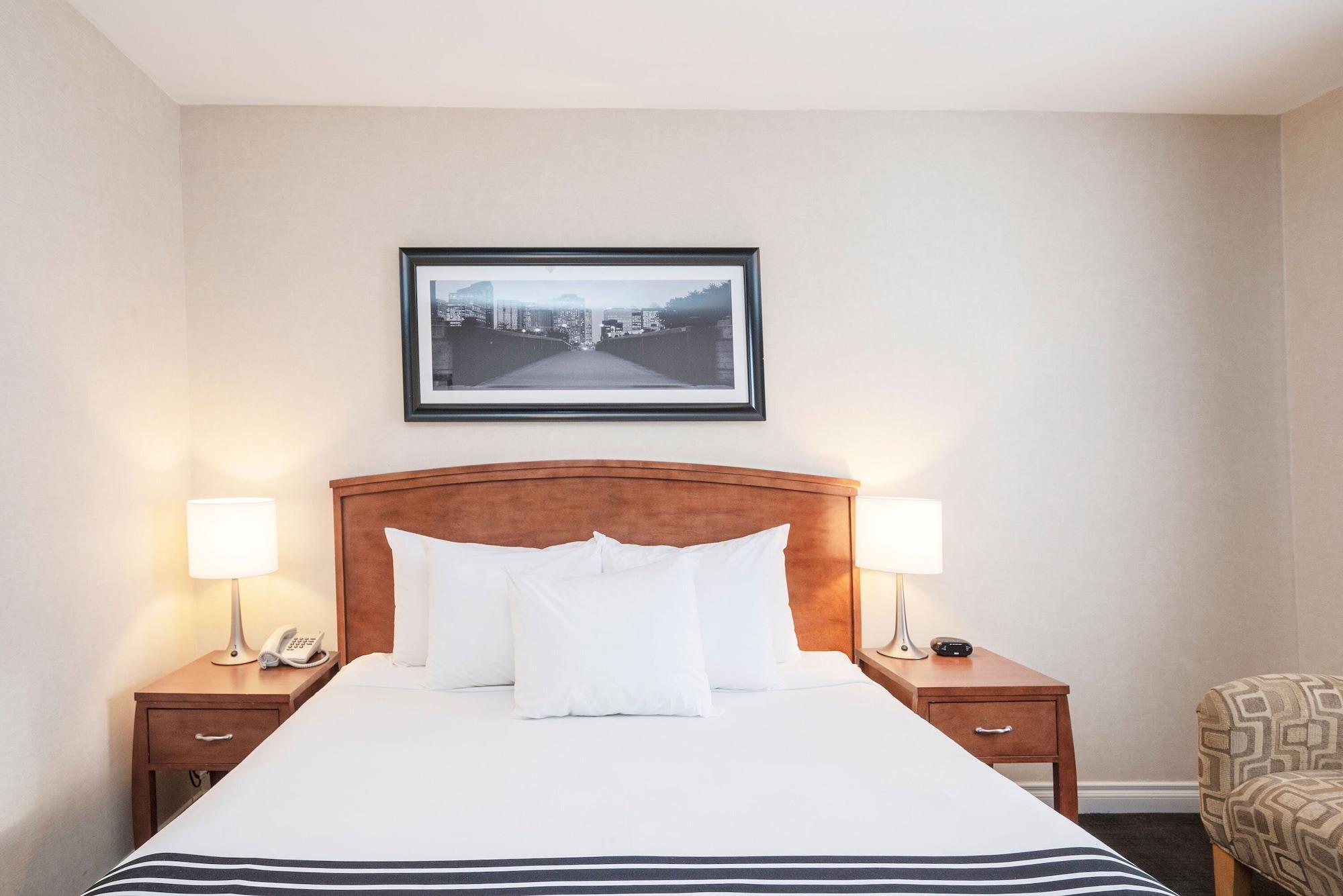 Hotel Sandman & West Calgary