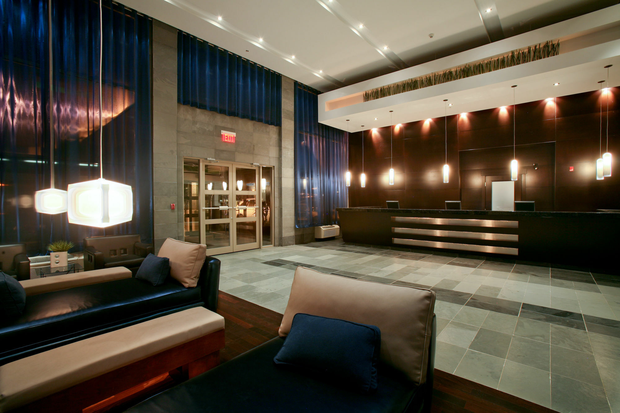 Sandman & West Hotel