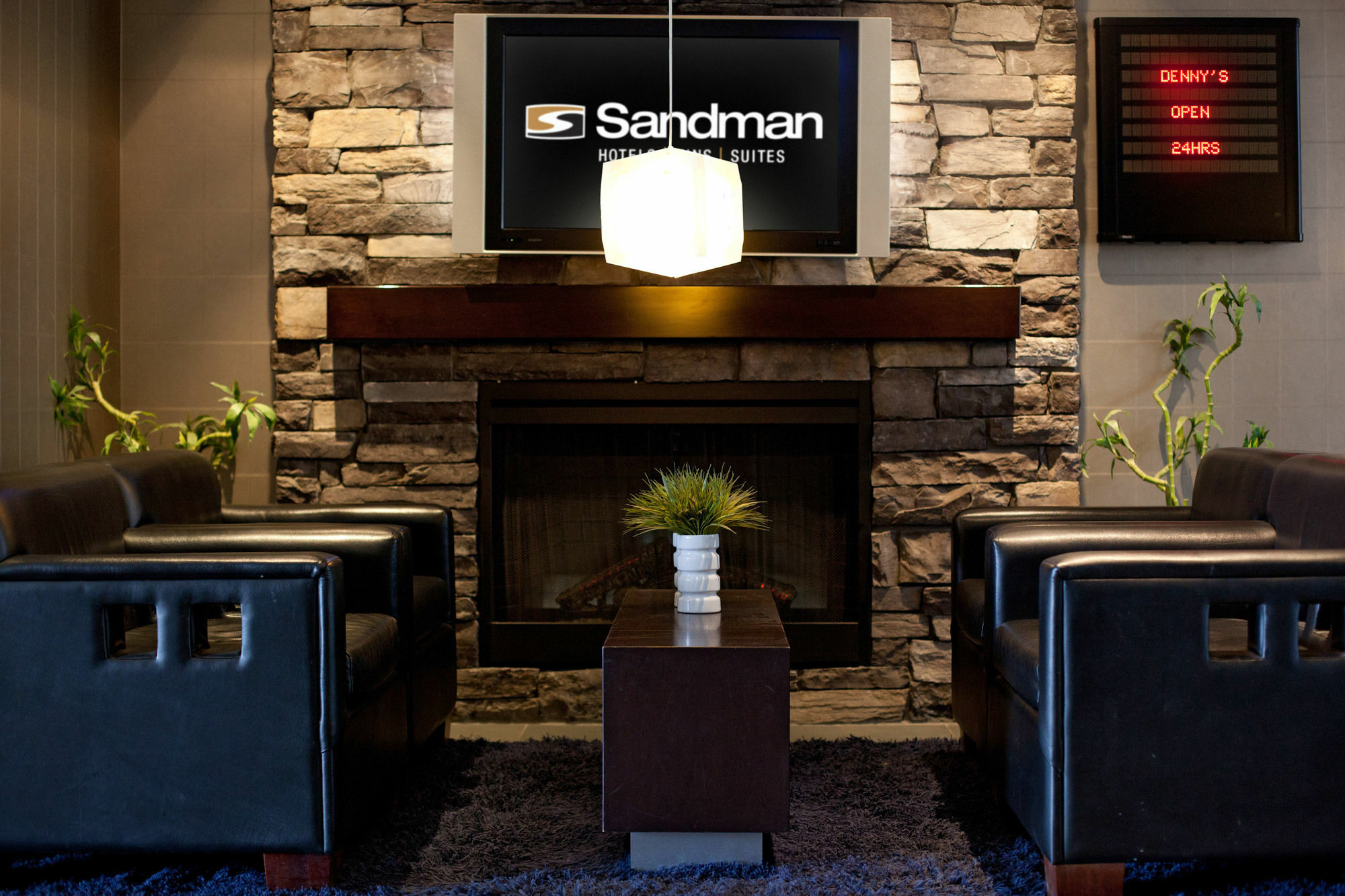 Sandman & West Hotel Calgary